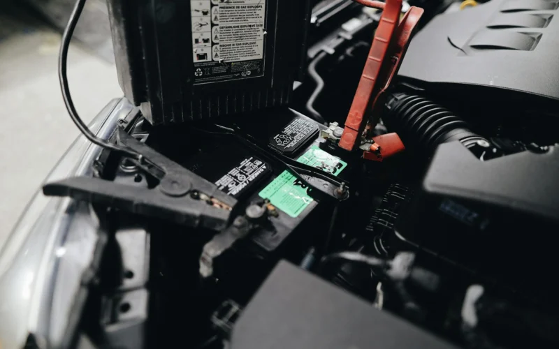 Dobór akumulatora samochodowego – na co zwrócić uwagę przy zakupie?