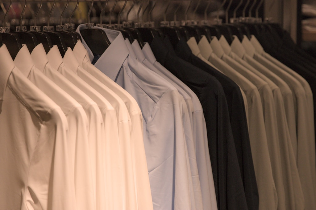 Czy warto kupować odzież męską na wyprzedażach?