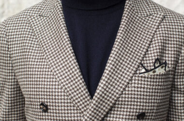 Jak budować styl smart casual jesienią – kluczowe elementy męskiej garderoby