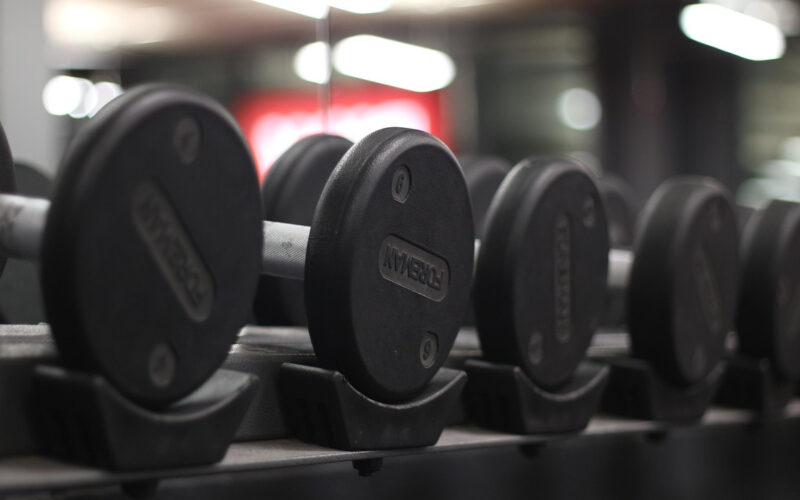 Siłownia to nie tylko miejsce, gdzie zostawiasz pot. To miejsce, gdzie odzyskujesz energię do życia. Odkryj fenomen "trzeciego miejsca".