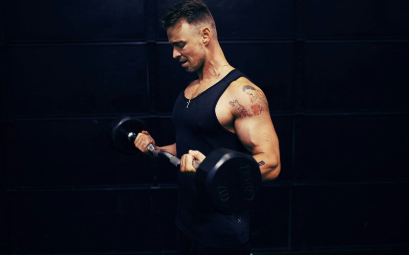 Ćwiczenia na biceps: trening na cztery sposoby