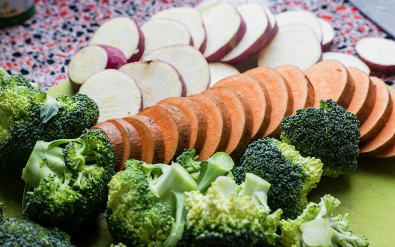 Dieta paleo: zdrowy i szczupły jak jaskiniowiec?
