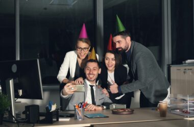 Kariera: 8 najgorszych wpadek na imprezie integracyjnej 10 Kariera: 8 najgorszych wpadek na imprezie integracyjnej