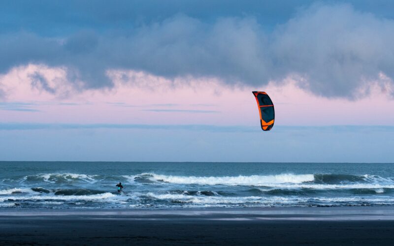 Kite’owe BHP: kitsurfingowe prawo drogi w pigułce