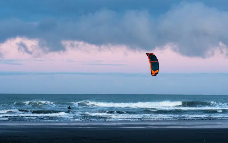 Kite’owe BHP: kitsurfingowe prawo drogi w pigułce