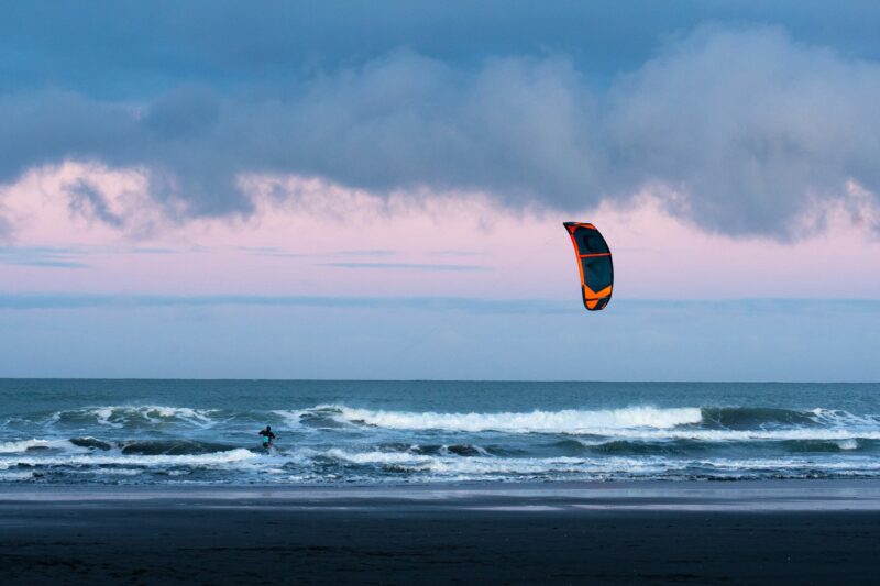 Kite’owe BHP: kitsurfingowe prawo drogi w pigułce