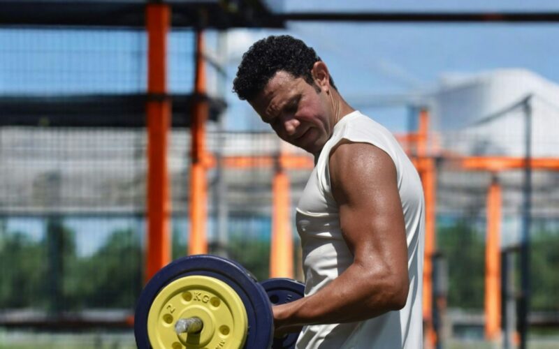 Trening siłowy: ćwiczenia na bicepsy