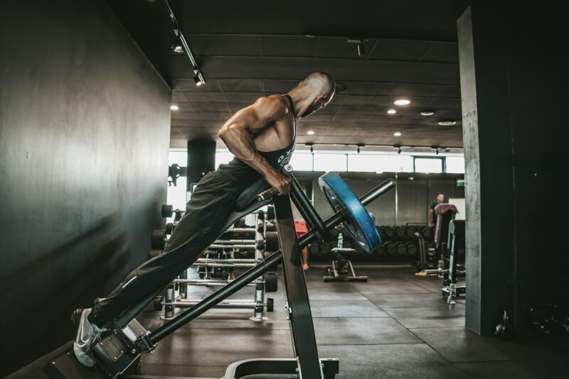 Trening siłowy: ćwiczenia na tricepsy