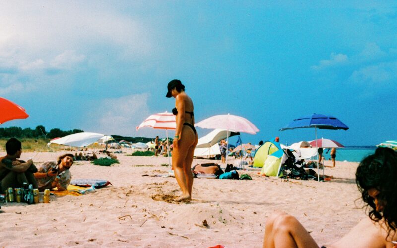 Wakacyjny podryw: jak uwieść ją na plaży?