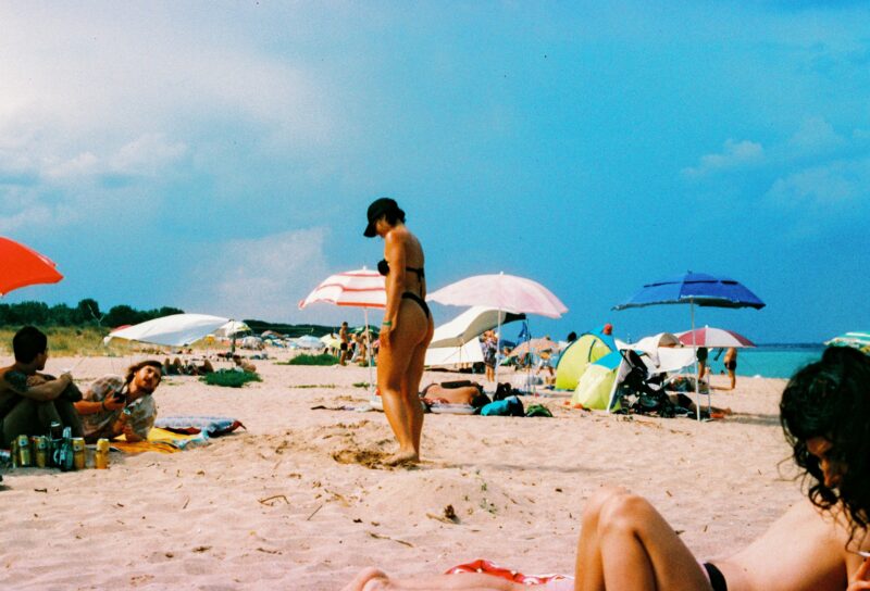 Wakacyjny podryw: jak uwieść ją na plaży?