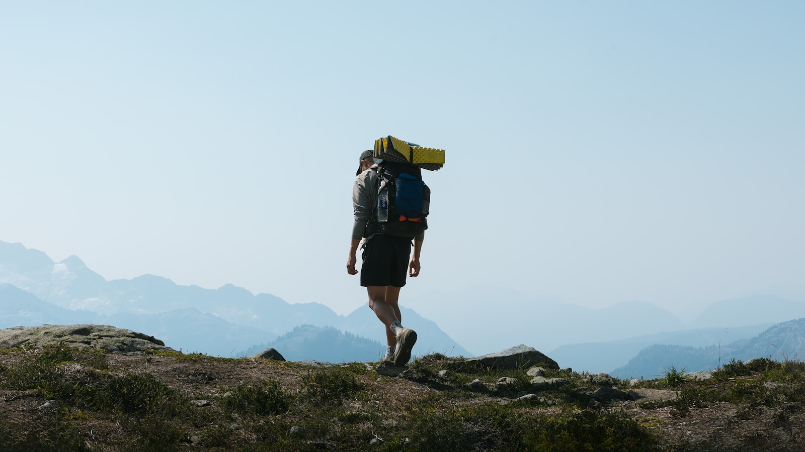 Rucking — co to jest, ile kalorii spala i plan treningowy na 6 tygodni 6 Marsz z obciążonym plecakiem (rucking)