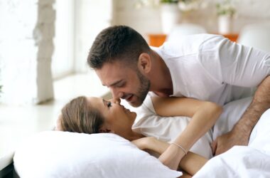 Pozycja seksualna bogini: na czym polega, krok po kroku i warianty 16 Pozycja seksualna bogini: na czym polega, krok po kroku i warianty