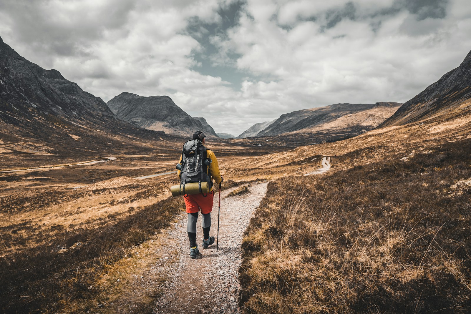 Rucking — co to jest, ile kalorii spala i plan treningowy na 6 tygodni 7 Rucking na szlaku