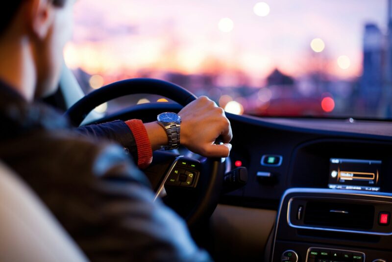 10584