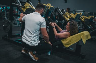 Trening nastolatków: kiedy zacząć, jak ćwiczyć bezpiecznie i kiedy na siłownię 1 hero