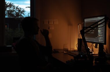 9056