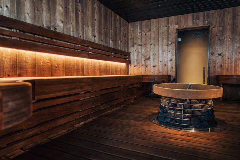 Sauna po treningu nie naprawia mięśni. Co wykazał przegląd 14 badań 5 Sauna po treningu nie naprawia mięśni. Co wykazał przegląd 14 badań