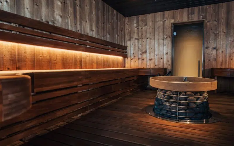 Sauna po treningu nie naprawia mięśni. Co wykazał przegląd 14 badań